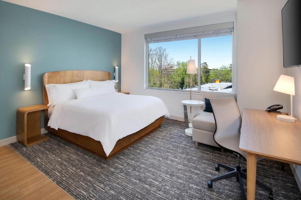 Standard  Guest Room  with  King Bed  City view interior